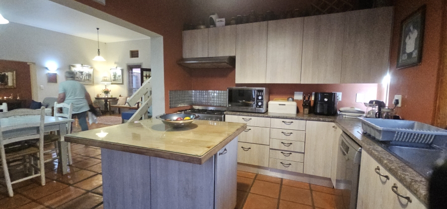 6 Bedroom Property for Sale in Middedorp Western Cape